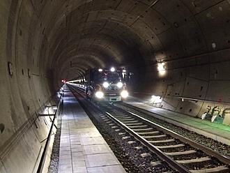 Klicka på bilden för större storlek

Namn:	        7010 i tunnel.jpg
Visningar:	321
Storlek:	570,2 kB
ID:     	41633